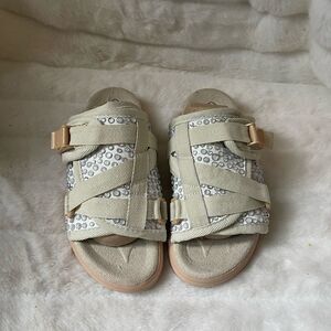 Beyond the edge of the world Beige slides sandals rhinestones accents SZS ,W10